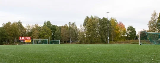 Sponsrad fotbollsplan i Gråbo